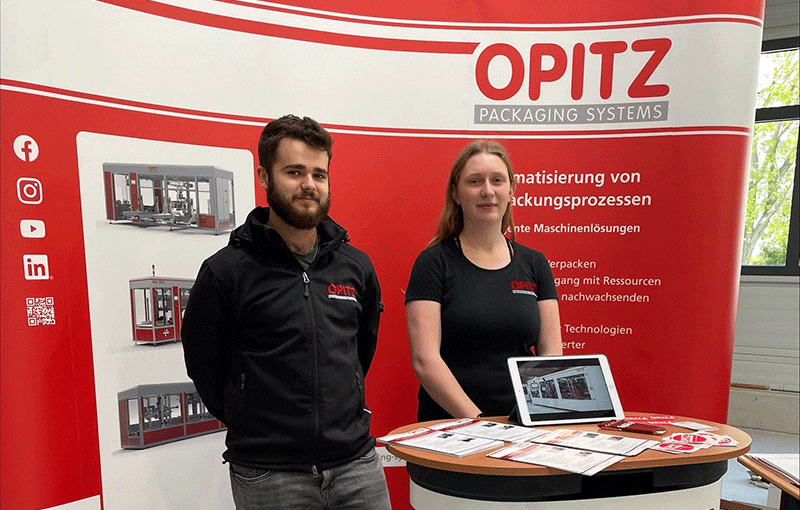 Mechaniker Mikro Sander und Auszubildende Eyleen Redeker